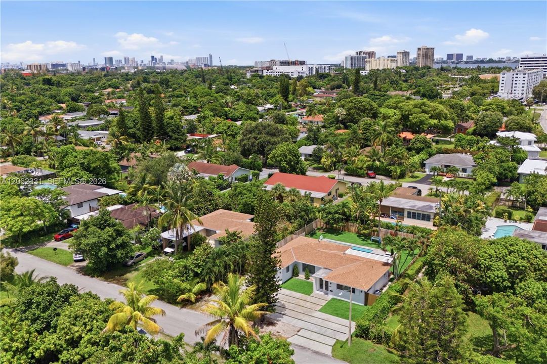 En Renta: $6,950 (3 camas, 2 baños, 1740 Pies cuadrados)