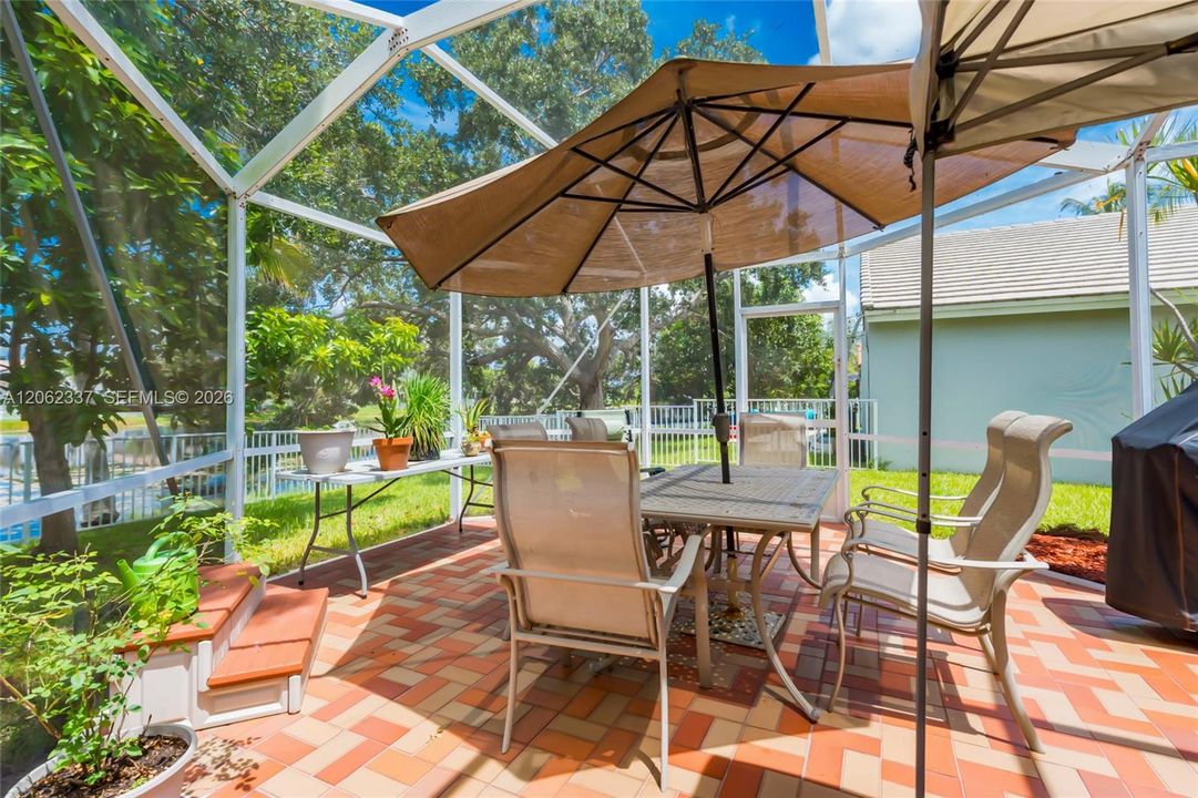 For Sale: $685,000 (3 beds, 2 baths, 1577 Square Feet)