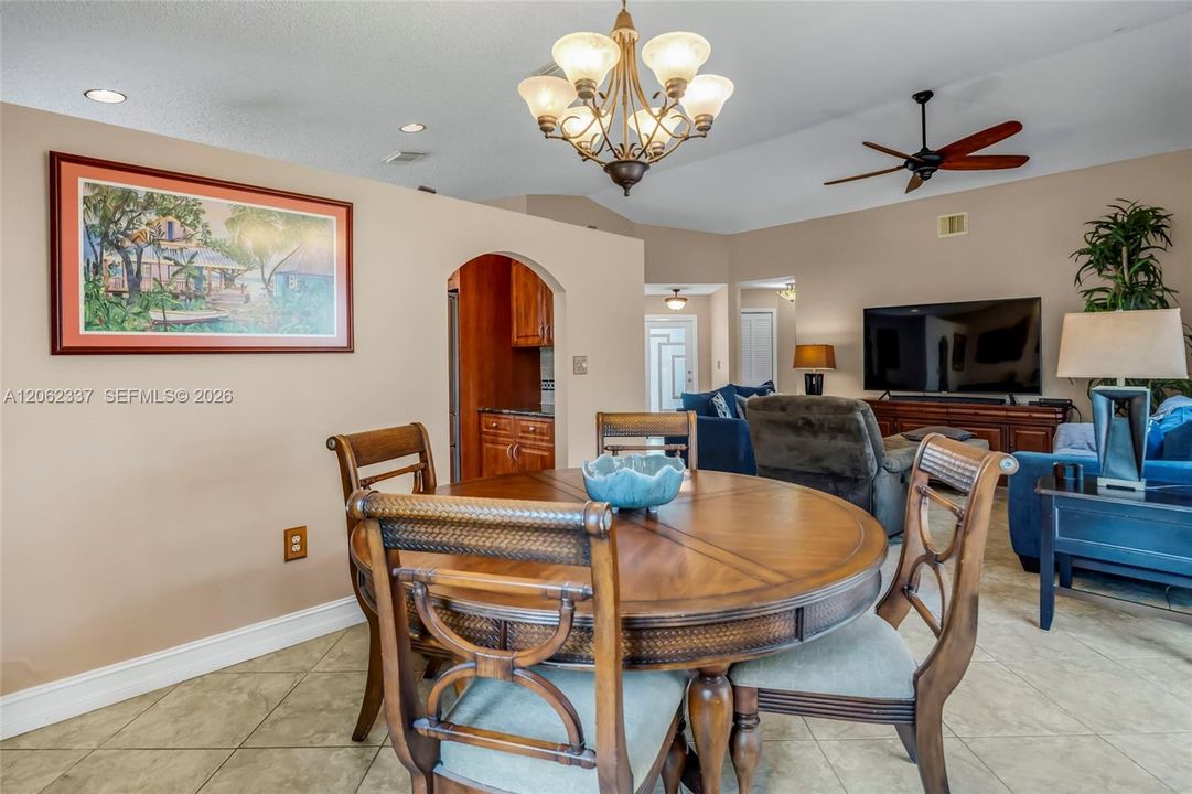 For Sale: $685,000 (3 beds, 2 baths, 1577 Square Feet)