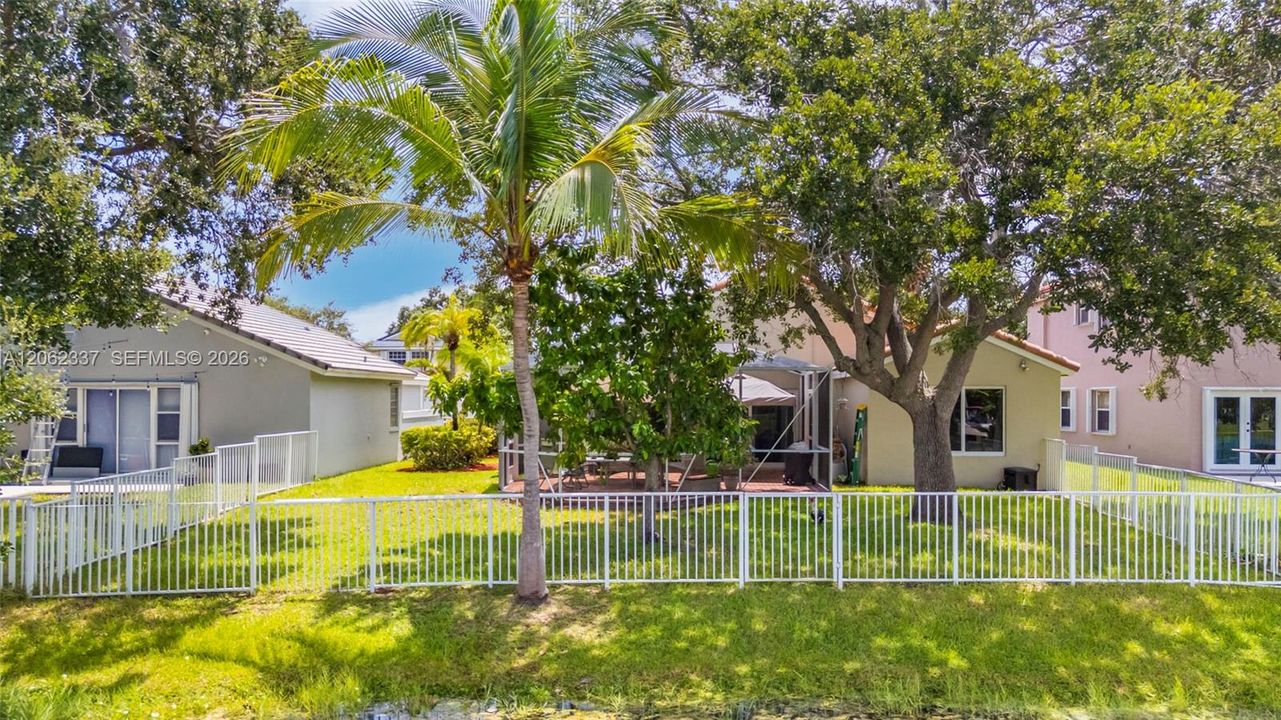For Sale: $685,000 (3 beds, 2 baths, 1577 Square Feet)