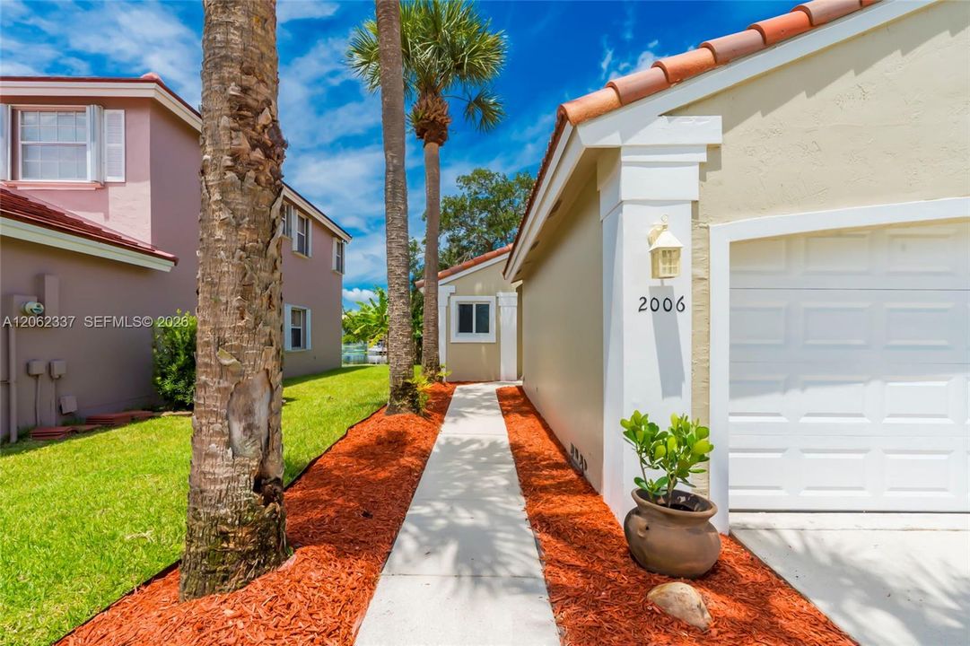 For Sale: $685,000 (3 beds, 2 baths, 1577 Square Feet)