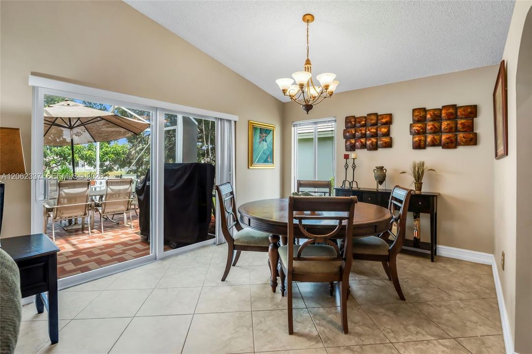 For Sale: $685,000 (3 beds, 2 baths, 1577 Square Feet)