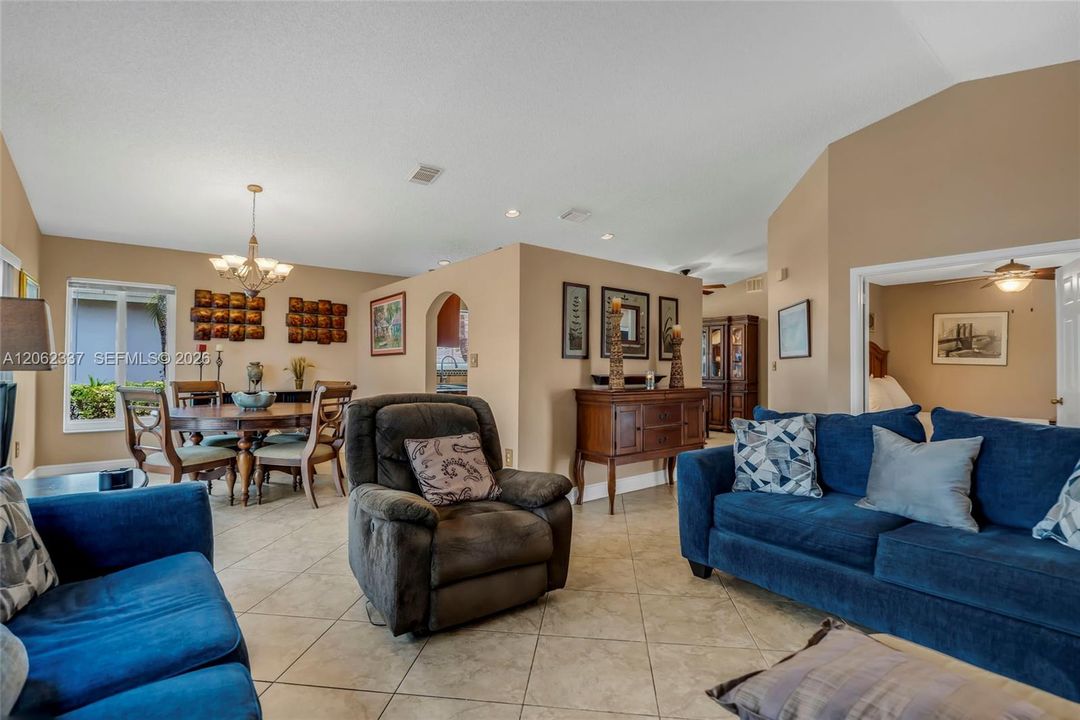 For Sale: $685,000 (3 beds, 2 baths, 1577 Square Feet)