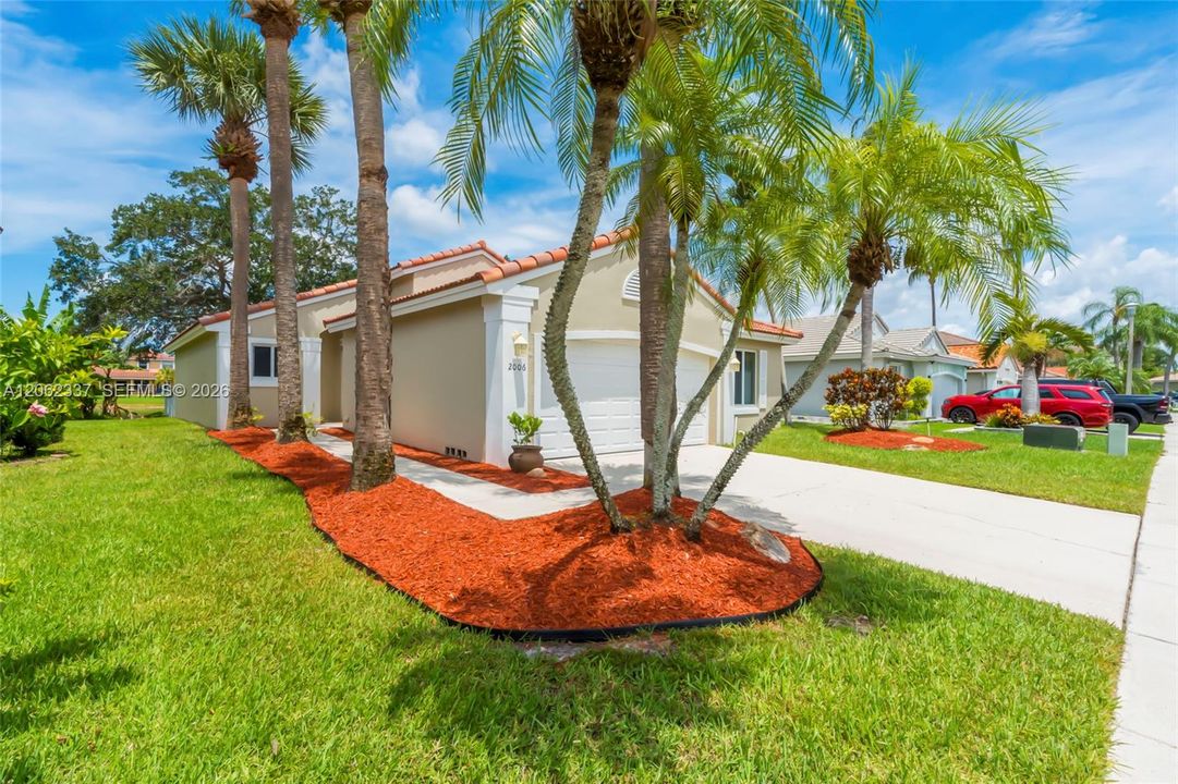 For Sale: $685,000 (3 beds, 2 baths, 1577 Square Feet)
