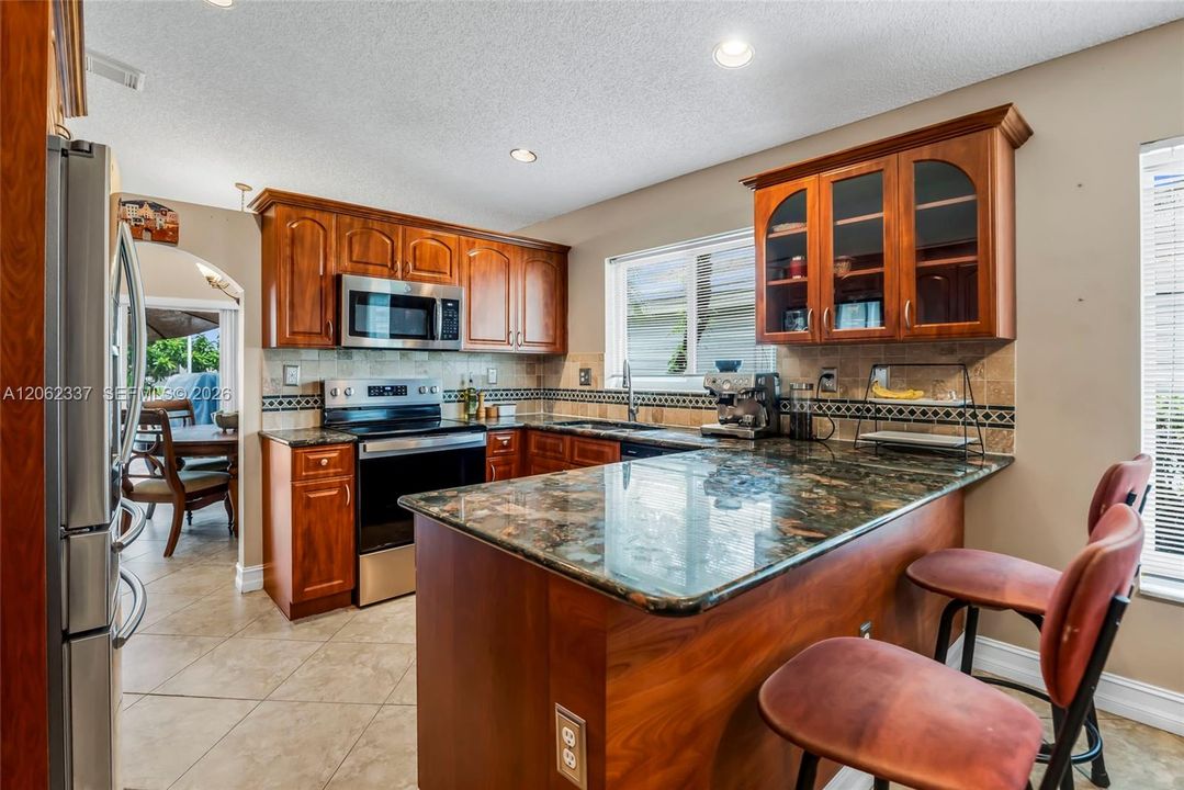 For Sale: $685,000 (3 beds, 2 baths, 1577 Square Feet)