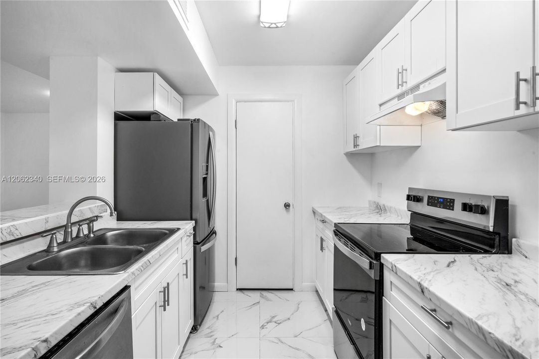 For Sale: $238,000 (2 beds, 2 baths, 1148 Square Feet)