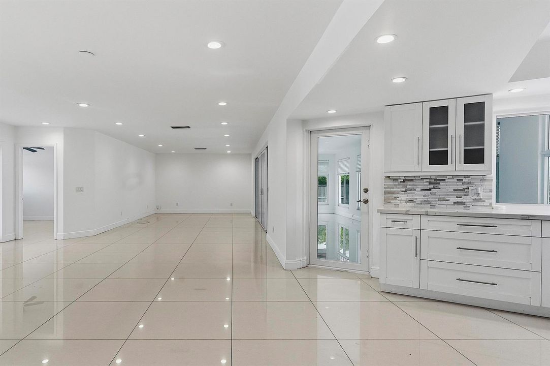 2910 NE 40th Ct - - 022