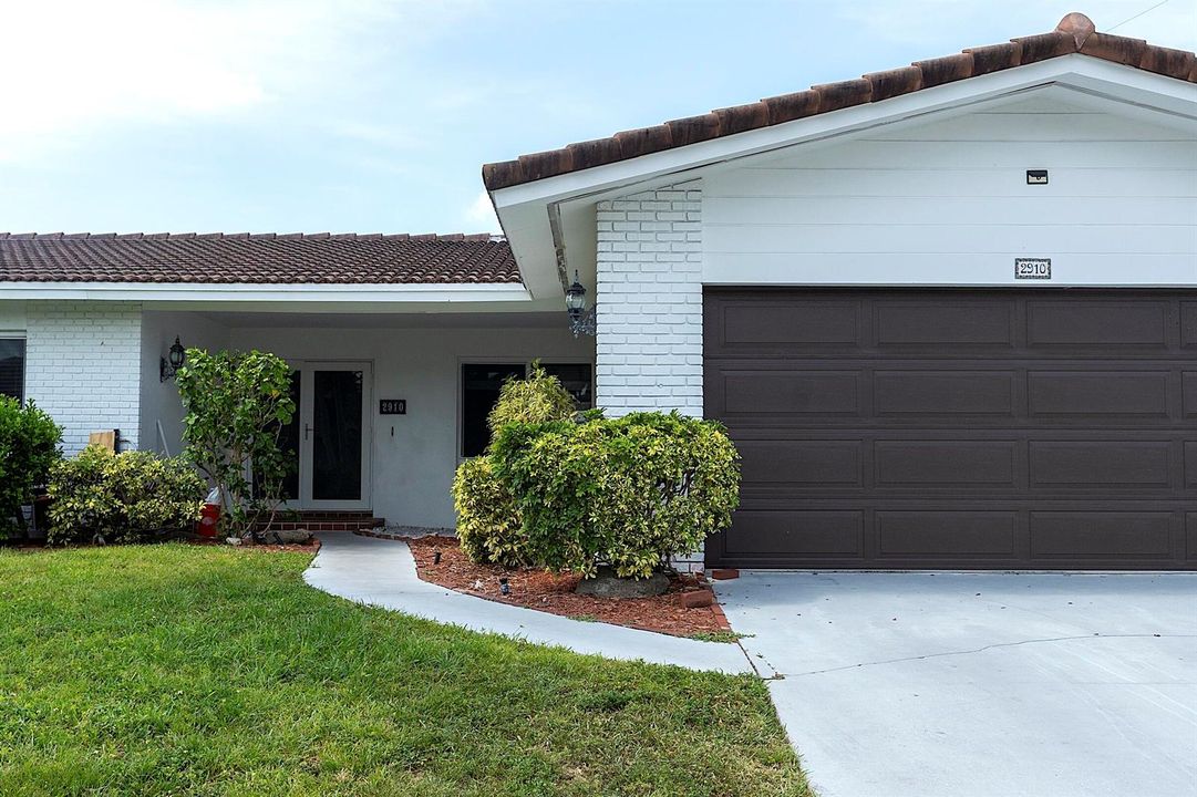 2910 NE 40th Ct - - 005