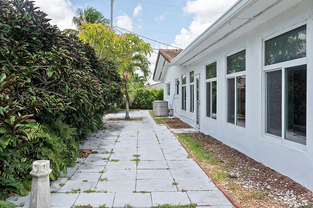 2910 NE 40th Ct - - 045