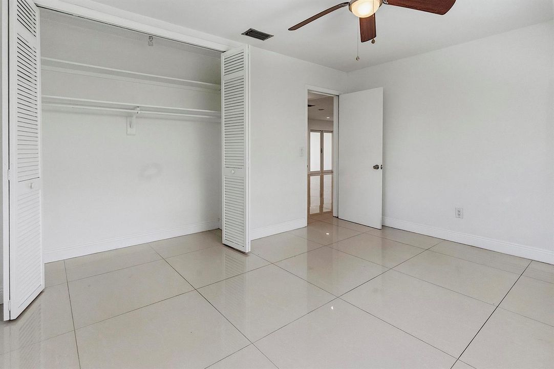 2910 NE 40th Ct - - 016