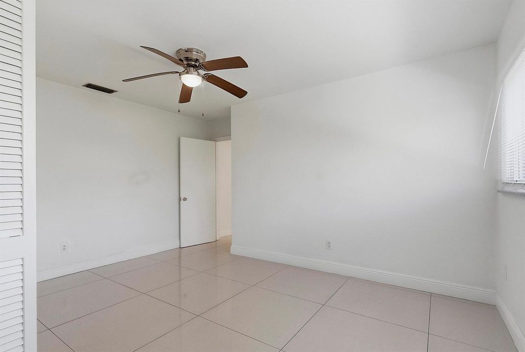 2910 NE 40th Ct - - 021