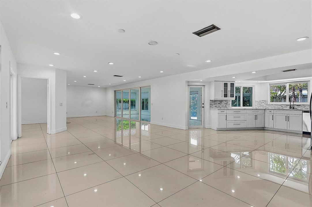 2910 NE 40th Ct - - 008
