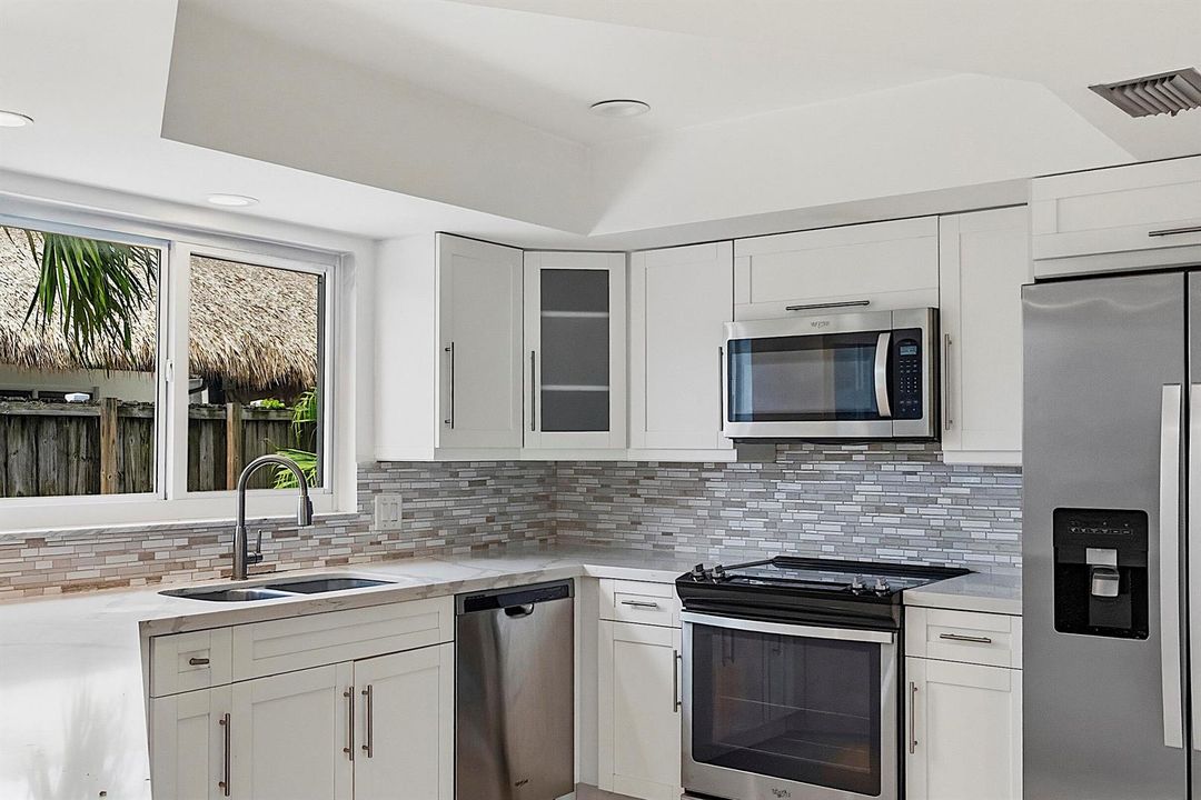 2910 NE 40th Ct - - 023