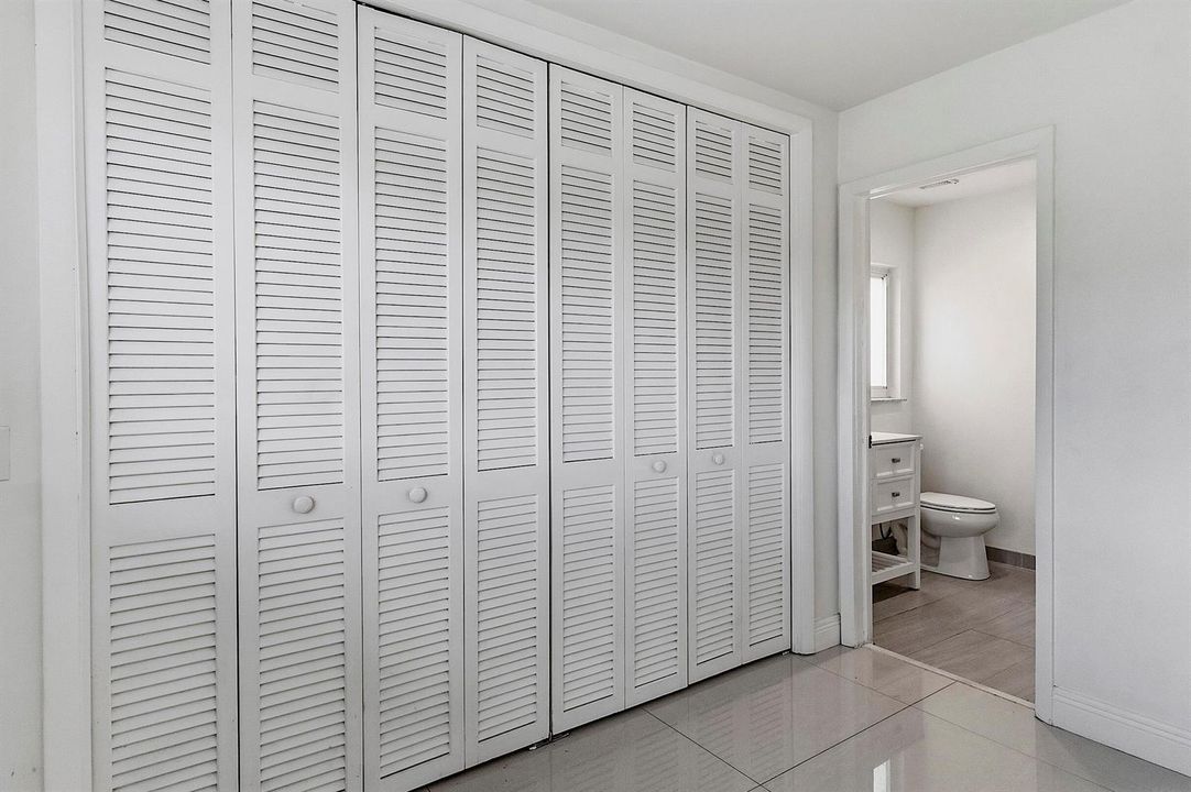 2910 NE 40th Ct - - 029