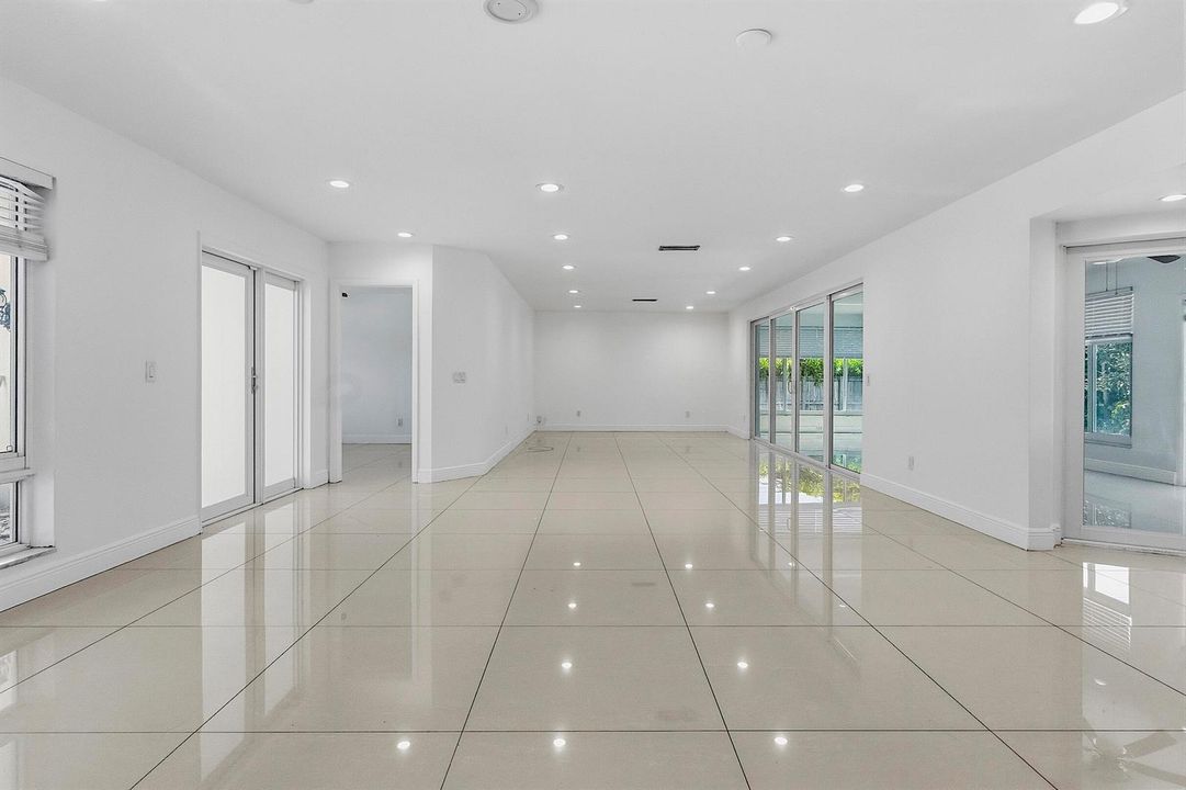 2910 NE 40th Ct - - 009