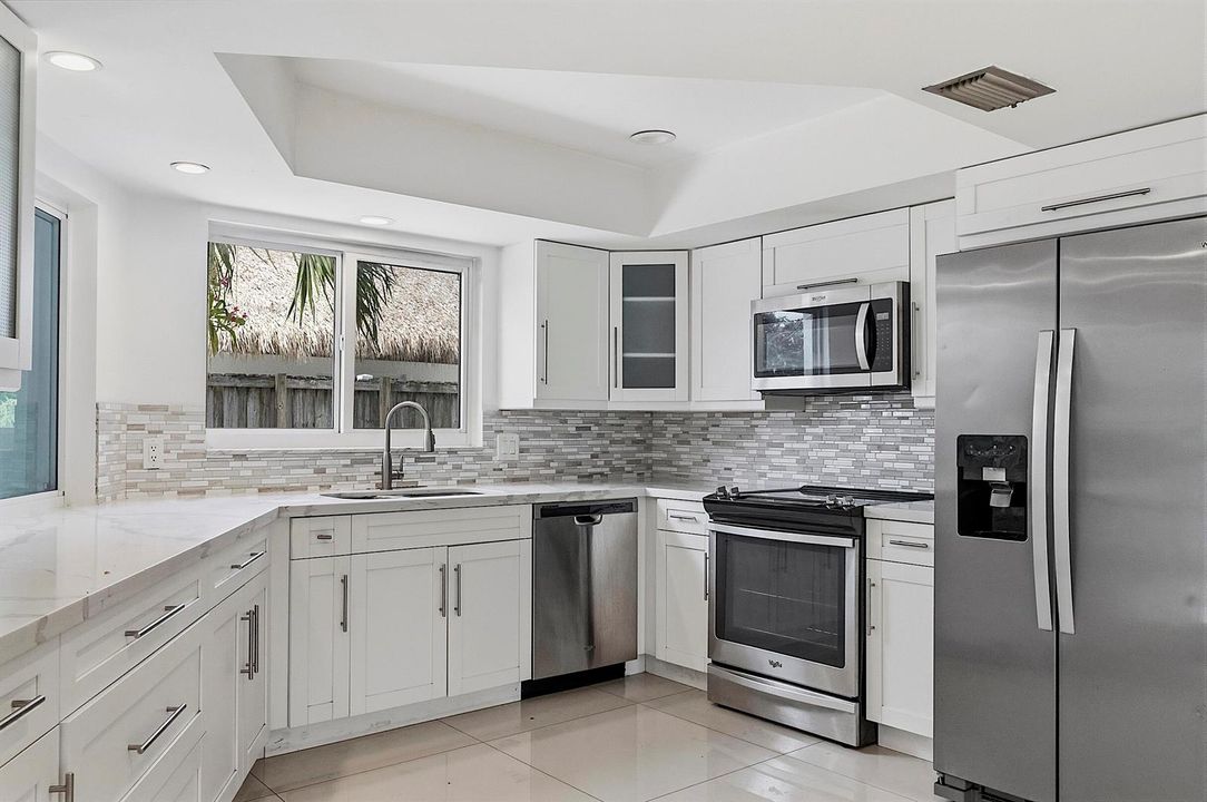 2910 NE 40th Ct - - 013