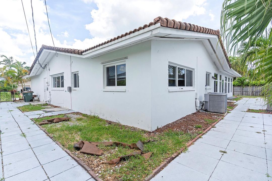 2910 NE 40th Ct - - 047