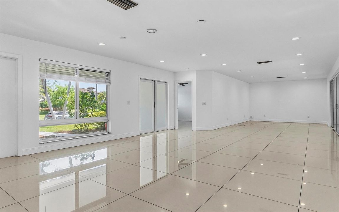 2910 NE 40th Ct - - 010