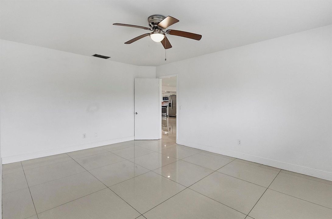 2910 NE 40th Ct - - 028
