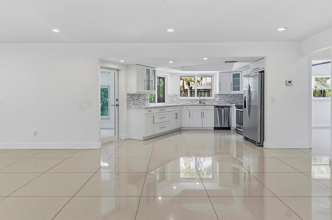 2910 NE 40th Ct - - 007