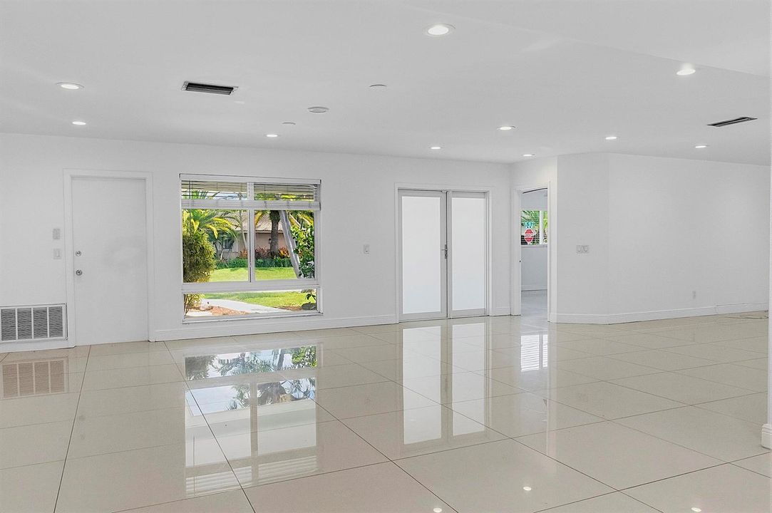 2910 NE 40th Ct - - 024