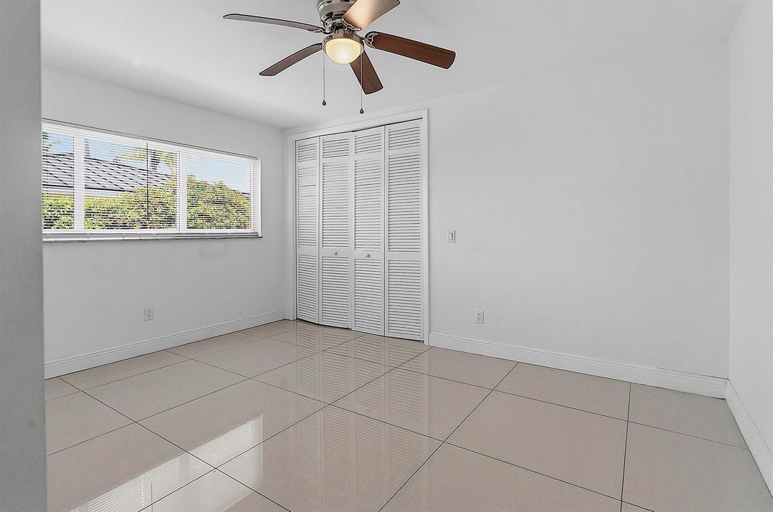 2910 NE 40th Ct - - 020