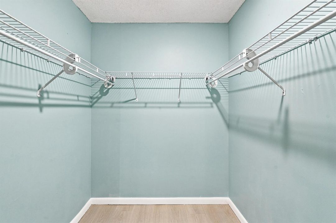 20_walk-in closet