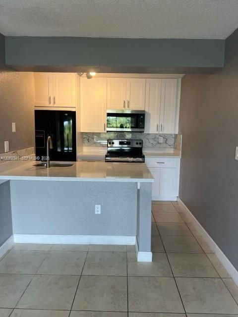 For Rent: $2,300 (2 beds, 2 baths, 990 Square Feet)