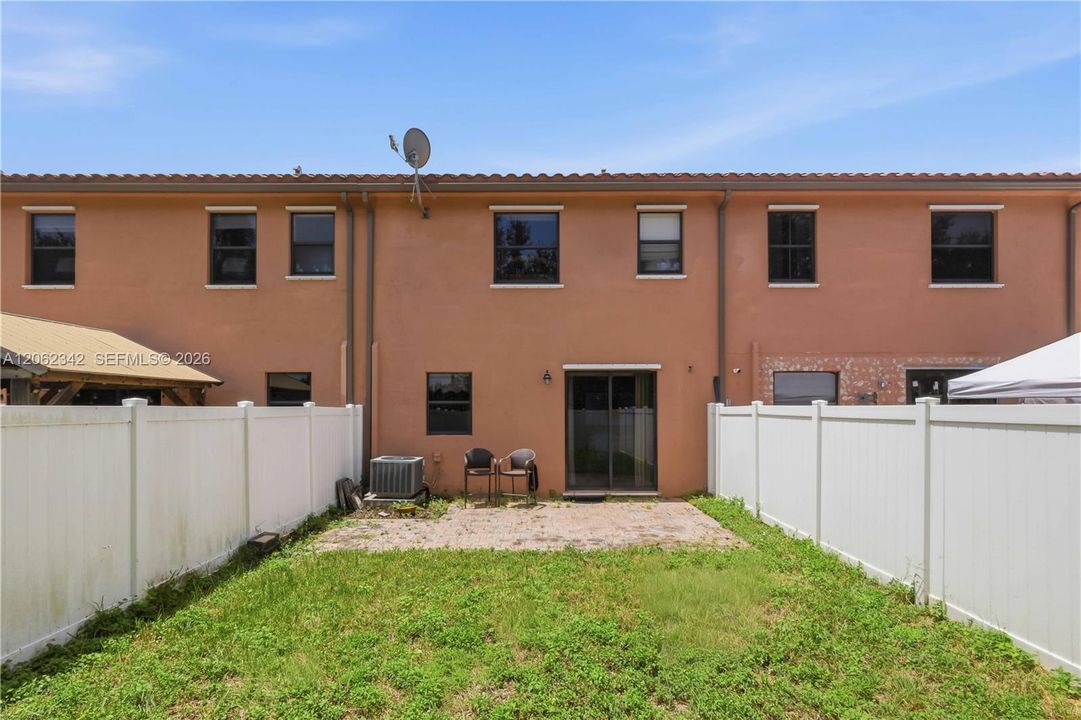 For Sale: $450,000 (3 beds, 2 baths, 1592 Square Feet)