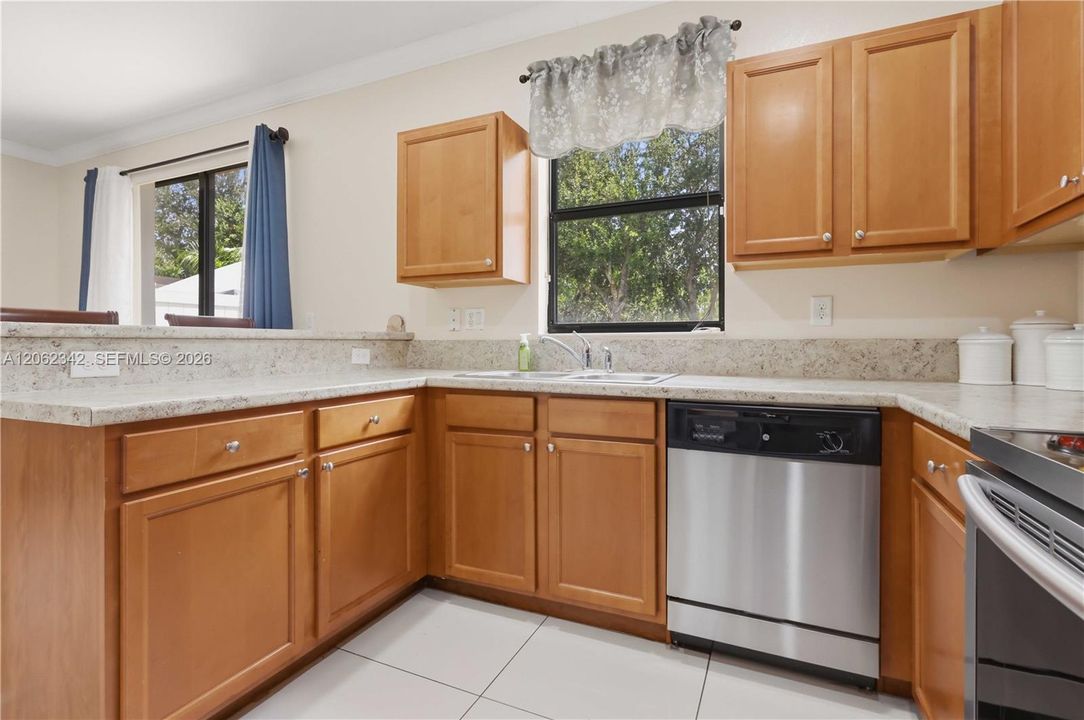 For Sale: $450,000 (3 beds, 2 baths, 1592 Square Feet)