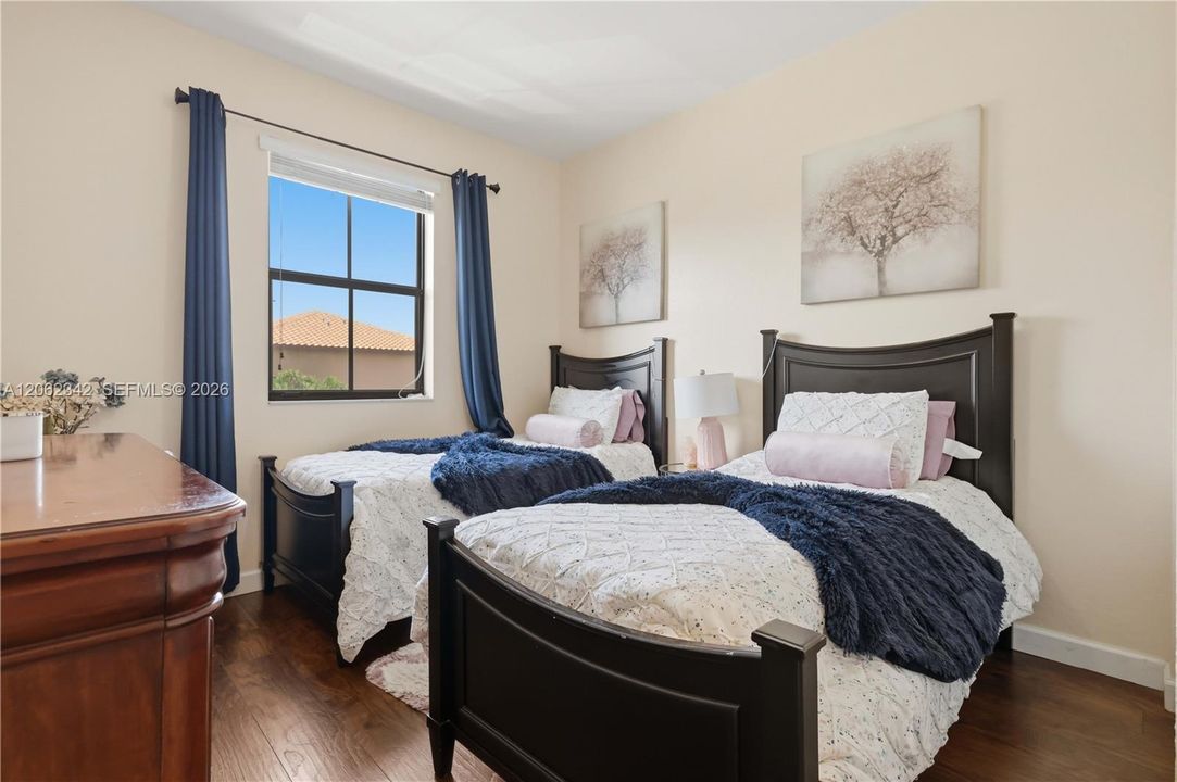 For Sale: $450,000 (3 beds, 2 baths, 1592 Square Feet)