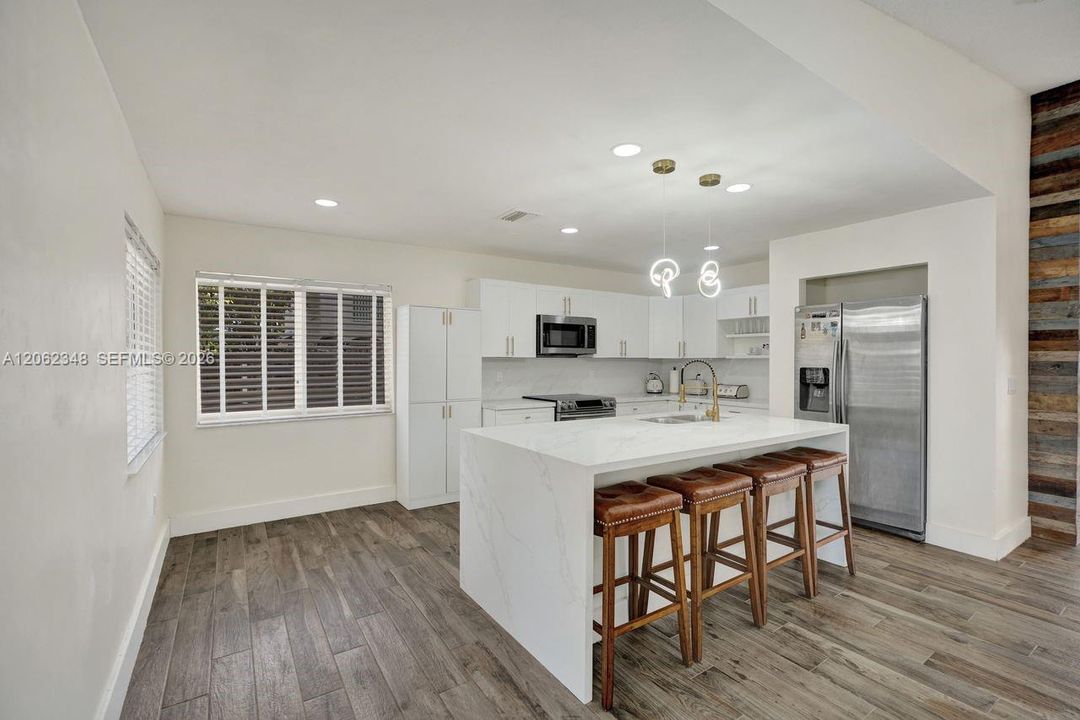 На продажу: $745,888 (3 спален, 2 ванн, 1676 Квадратных фут)