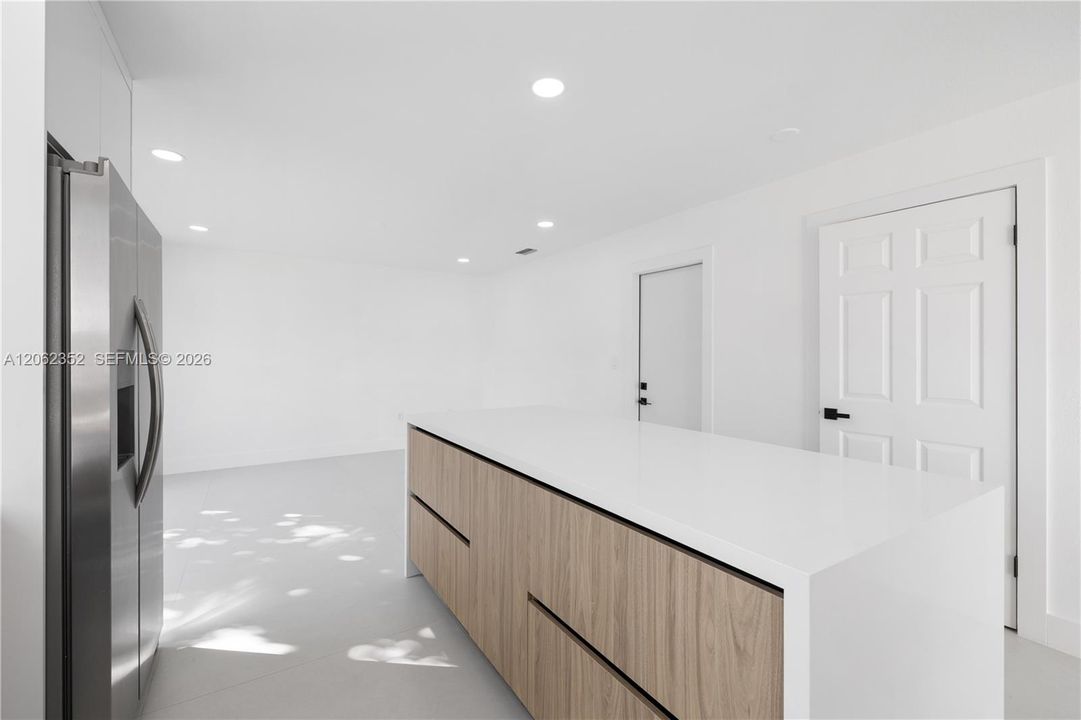 На продажу: $699,900 (4 спален, 2 ванн, 1847 Квадратных фут)