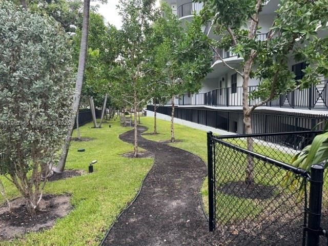 En Venta: $449,900 (2 camas, 2 baños, 1100 Pies cuadrados)