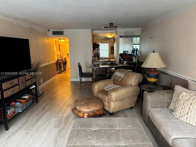 En Venta: $449,900 (2 camas, 2 baños, 1100 Pies cuadrados)