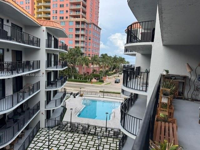 En Venta: $449,900 (2 camas, 2 baños, 1100 Pies cuadrados)