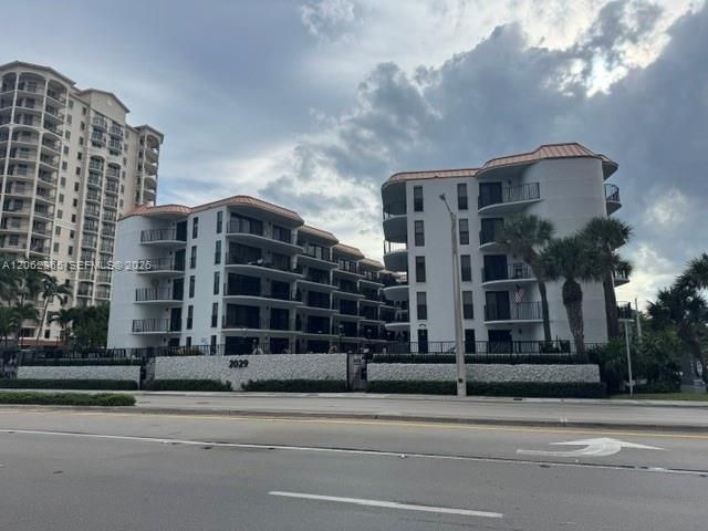 En Venta: $449,900 (2 camas, 2 baños, 1100 Pies cuadrados)