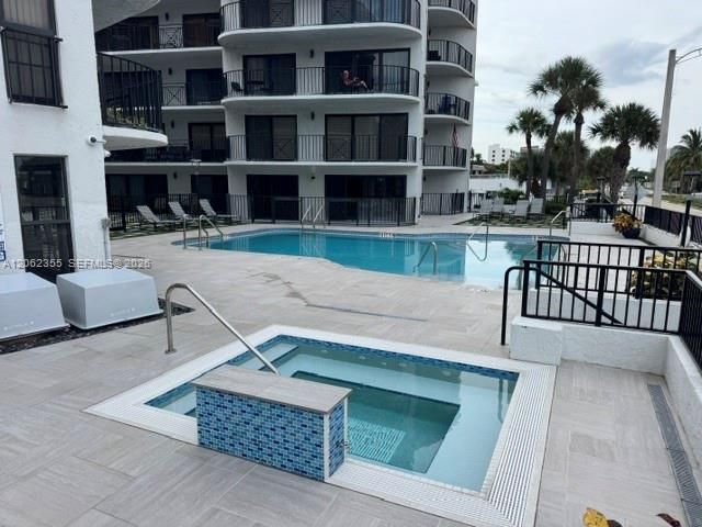 En Venta: $449,900 (2 camas, 2 baños, 1100 Pies cuadrados)
