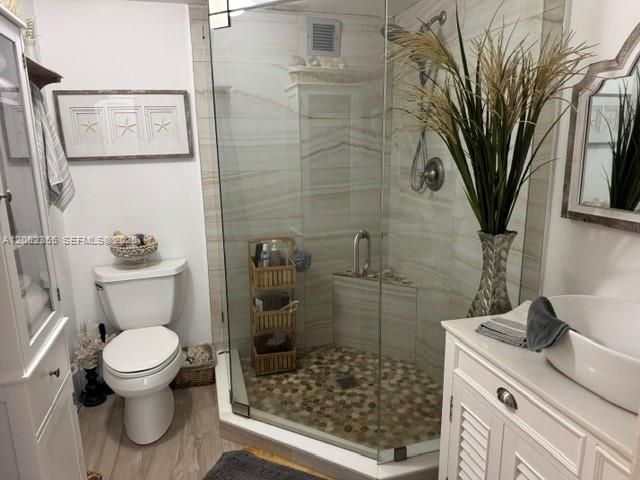 En Venta: $449,900 (2 camas, 2 baños, 1100 Pies cuadrados)