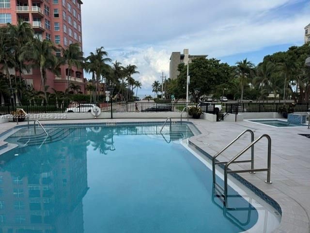 En Venta: $449,900 (2 camas, 2 baños, 1100 Pies cuadrados)