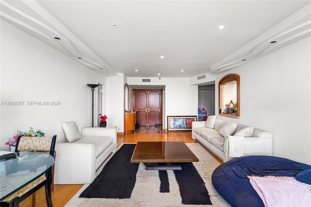На продажу: $485,000 (2 спален, 2 ванн, 1560 Квадратных фут)
