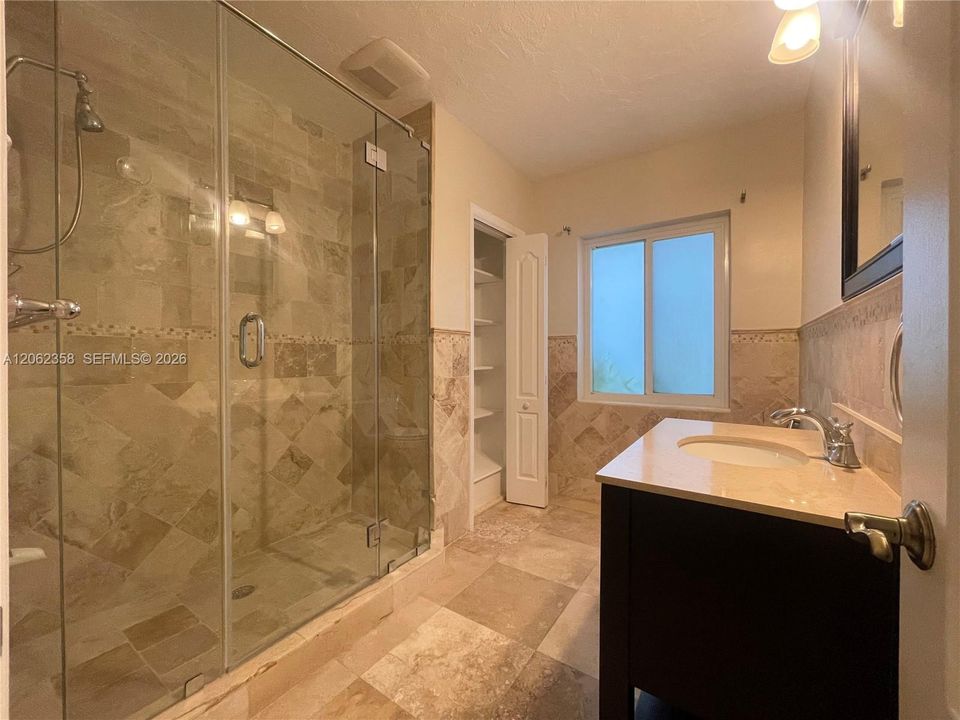 В аренду: $8,700 (3 спален, 3 ванн, 2366 Квадратных фут)