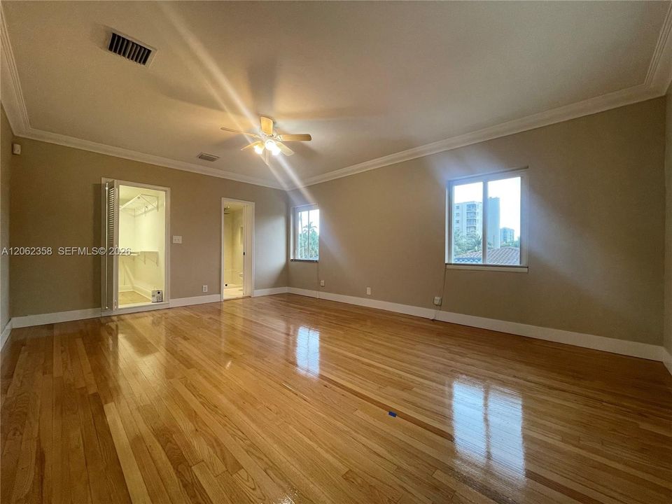 В аренду: $8,700 (3 спален, 3 ванн, 2366 Квадратных фут)