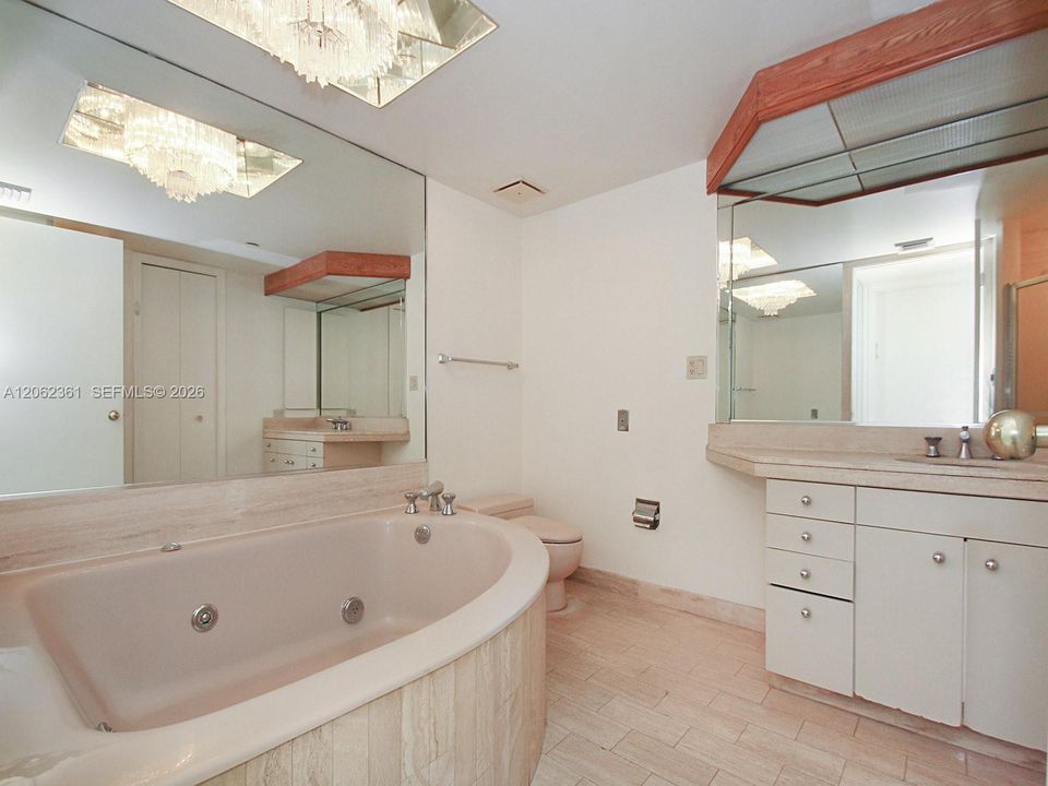 В аренду: $2,200 (1 спален, 1 ванн, 1077 Квадратных фут)