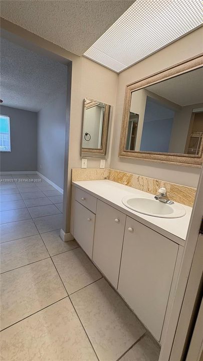 В аренду: $2,000 (2 спален, 2 ванн, 930 Квадратных фут)