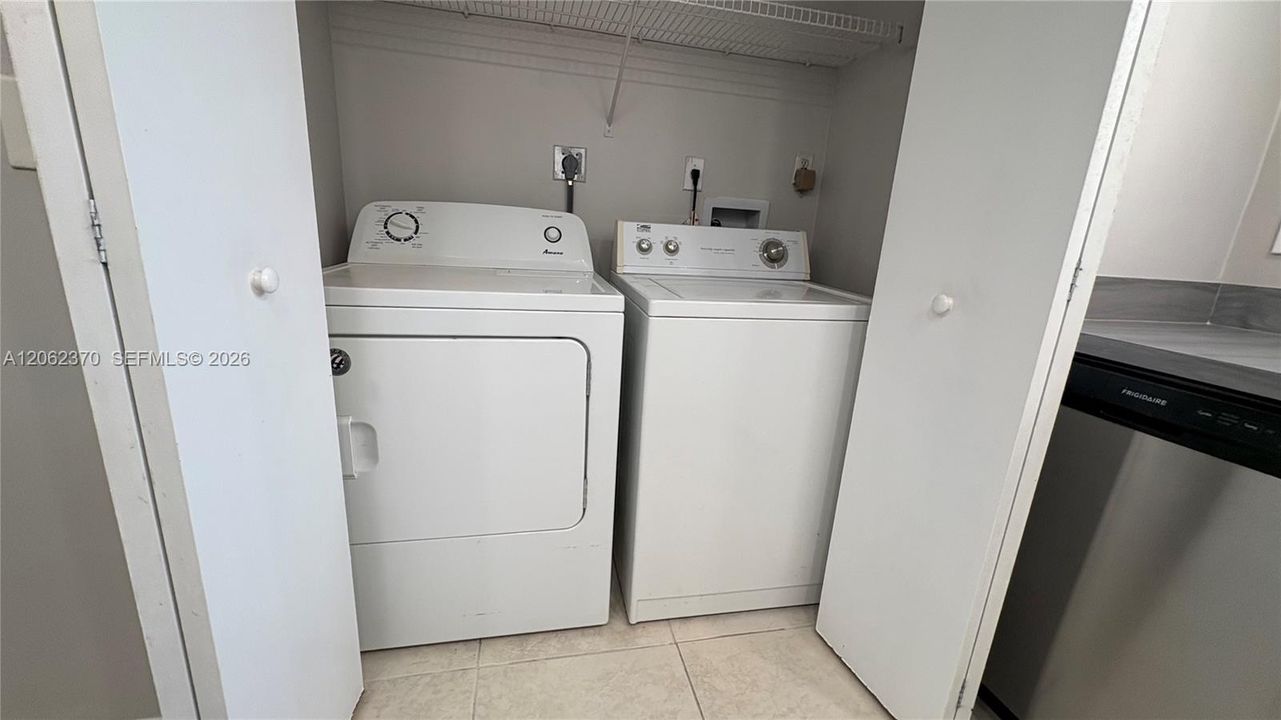 В аренду: $2,000 (2 спален, 2 ванн, 930 Квадратных фут)