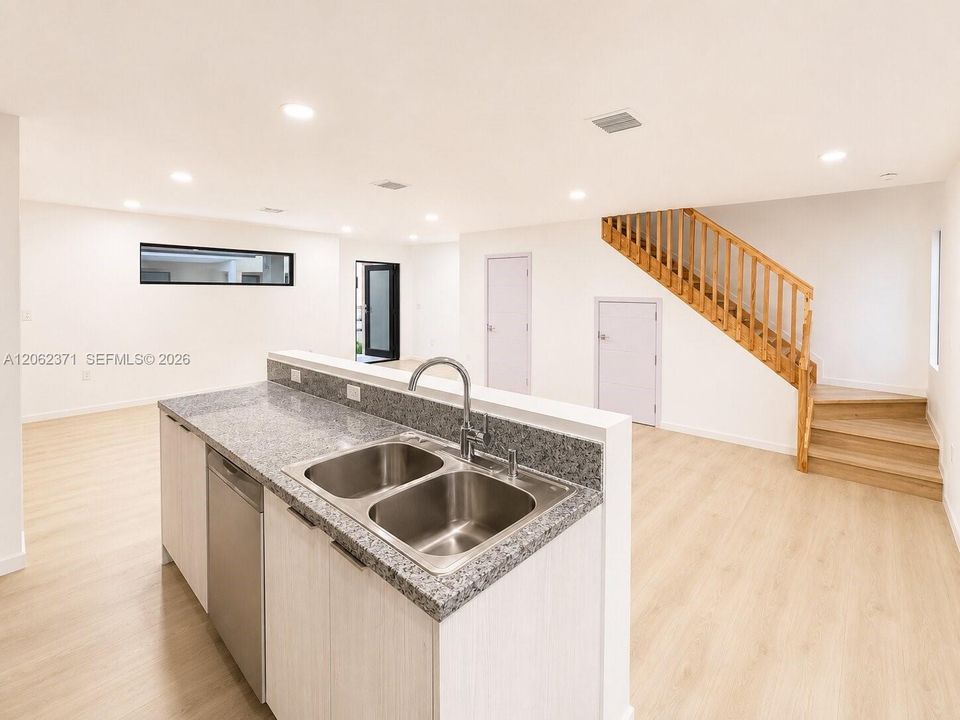 В аренду: $2,500 (3 спален, 2 ванн, 1516 Квадратных фут)