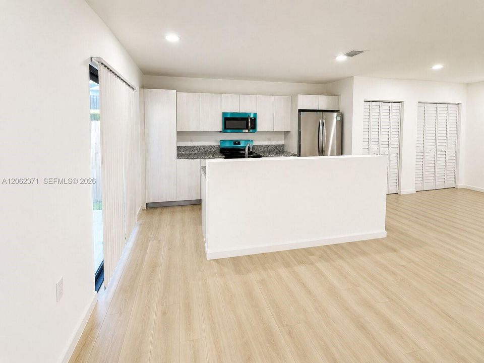 В аренду: $2,500 (3 спален, 2 ванн, 1516 Квадратных фут)