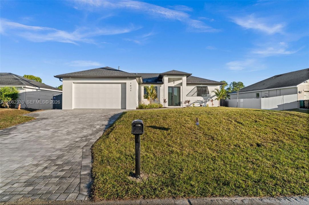 For Sale: $444,000 (3 beds, 2 baths, 1410 Square Feet)