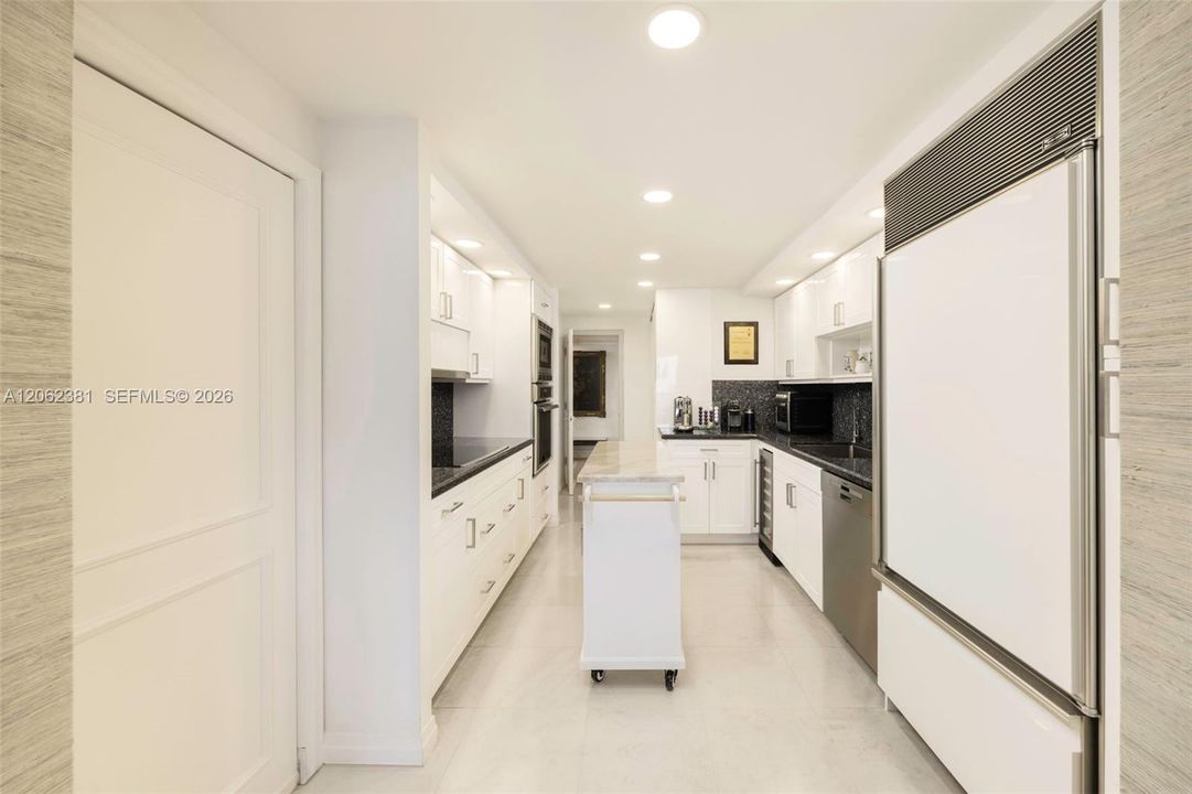 For Sale: $2,900,000 (3 beds, 2 baths, 2614 Square Feet)